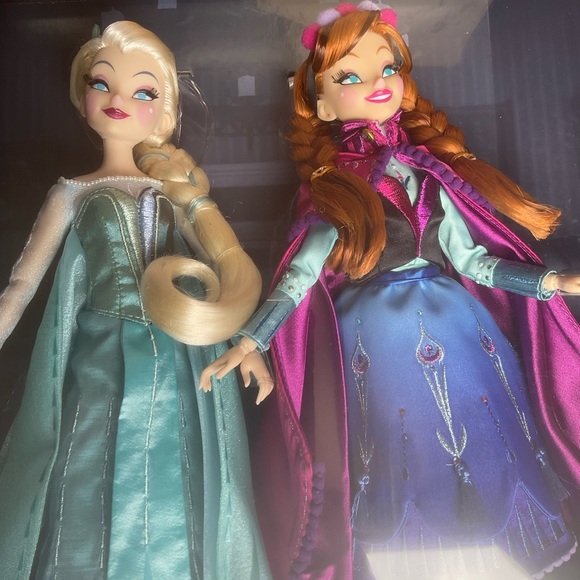 DISNEY  FROZEN ELSA , ANNA  DOLL SET   D23 2022 - Picture 7 of 7
